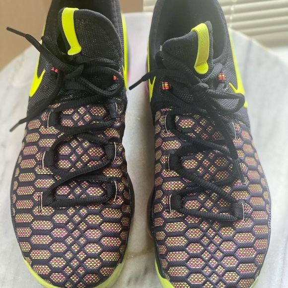 Nike - Picture 4 of 9